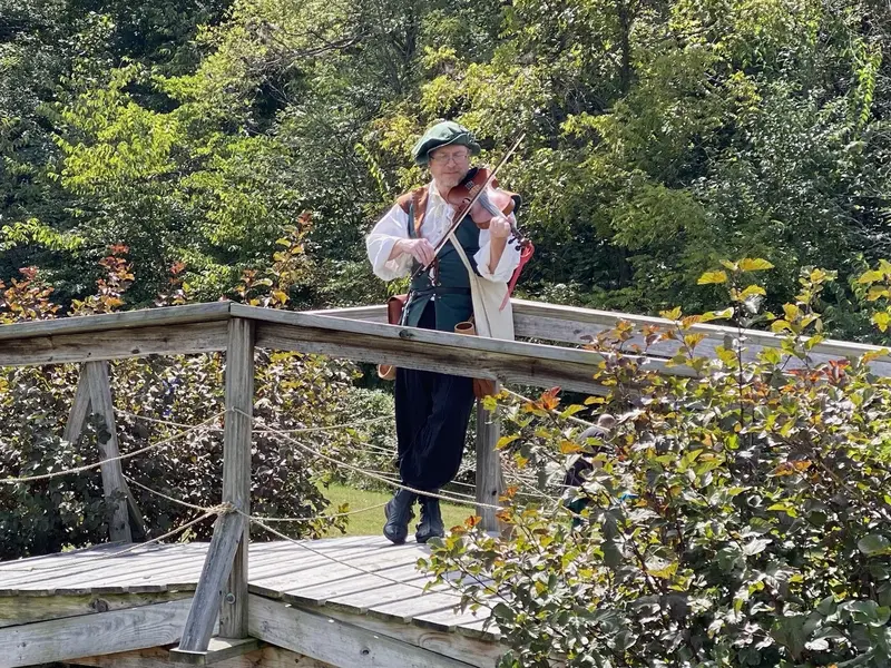 minstrel on bridge